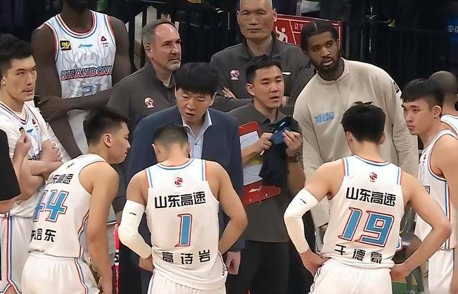 包含半场悬念：54-51，北京领先上海，激烈对抗进入白热化！的词条