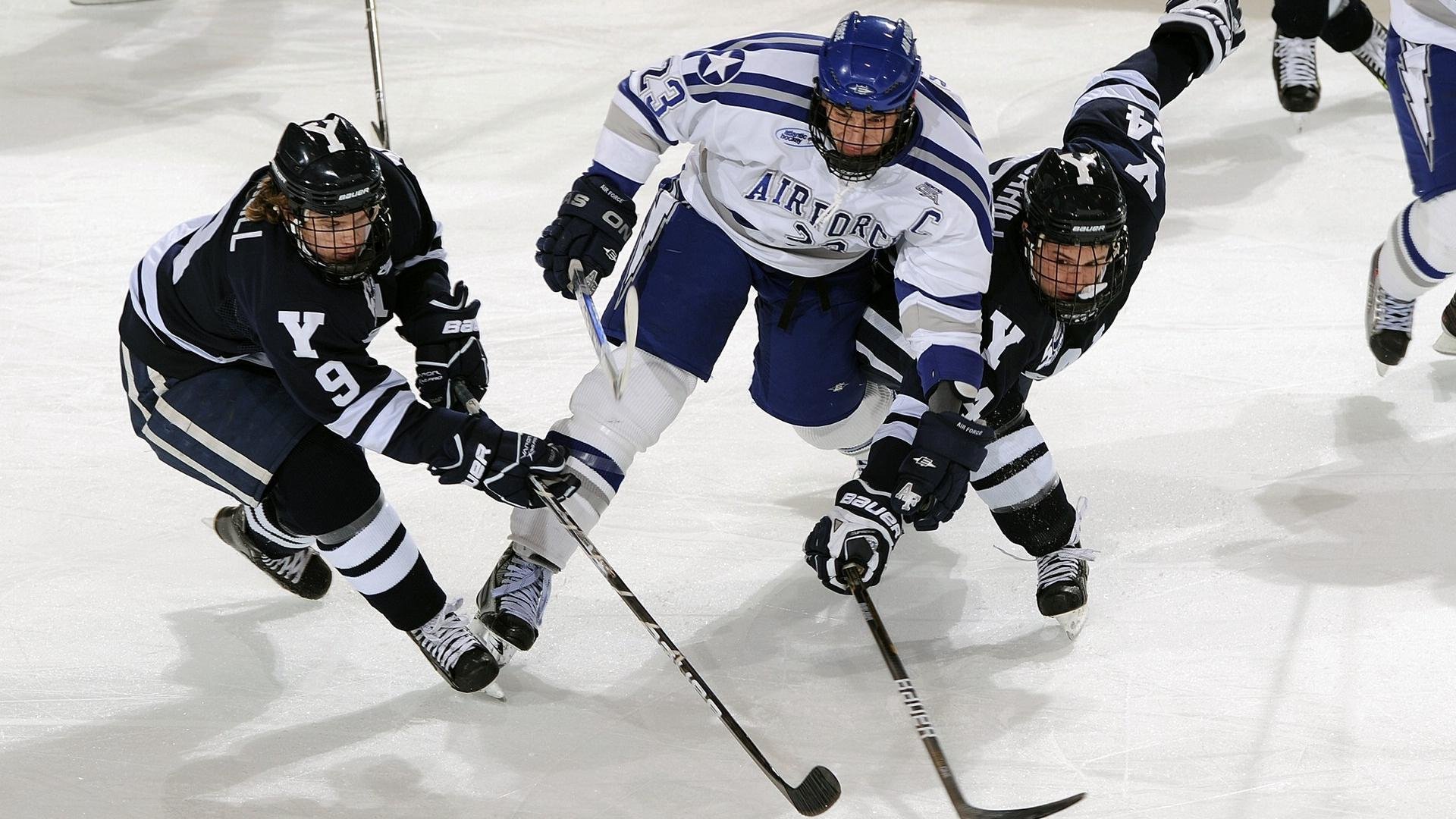 1998年总决赛第六场：乔丹带领公牛在倒数第二分钟完成奇迹逆转，成功夺冠，成为他六夺冠军的经典瞬间之一。